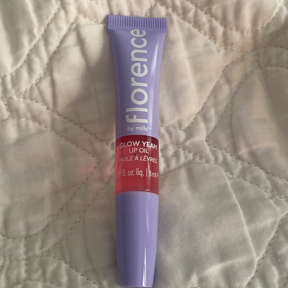 Florence “Glow Yeah” Hydrating Lip Oil by Mills NIB